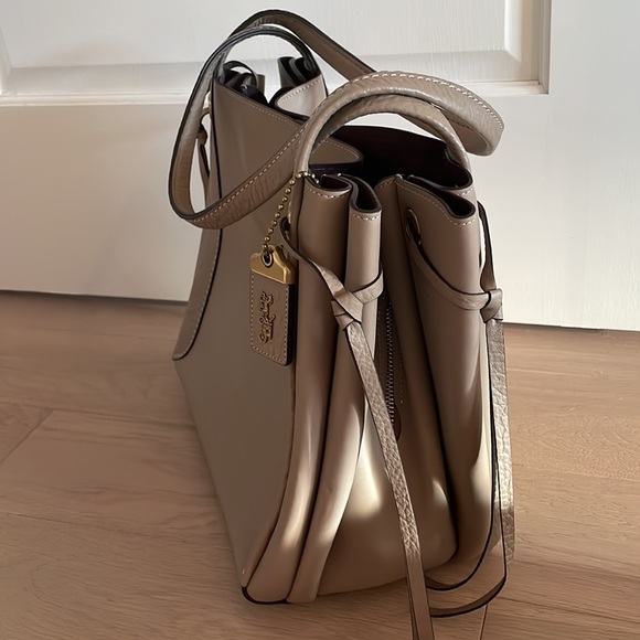 Coach Handbag - Picture 5 of 9